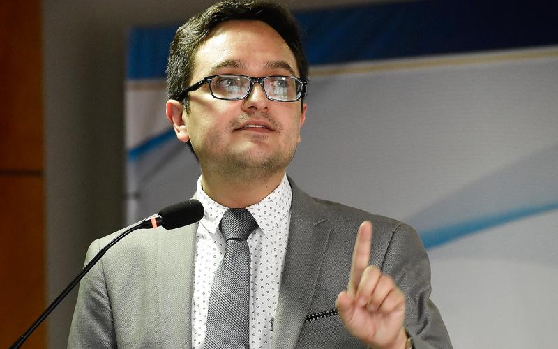 Fiscal anticorrupción de Guatemala huye del país tras polémico despido