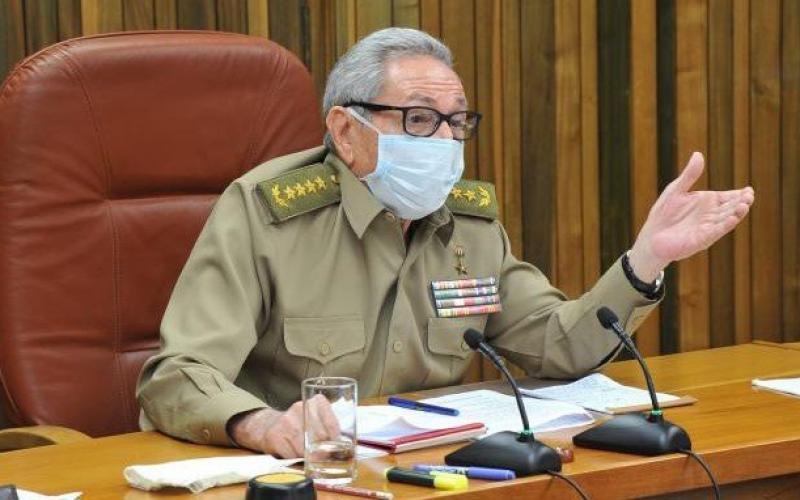 Reaparece Raúl Castro para vigilar protestas en Cuba