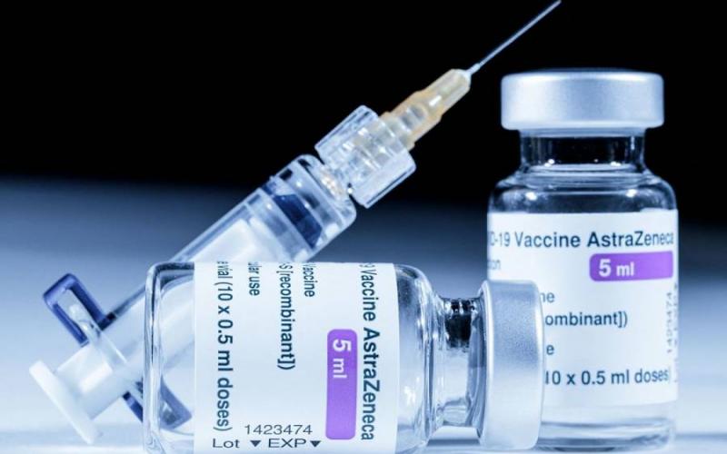 Vacuna AstraZeneca prueba su eficacia contra variantes Beta y Delta