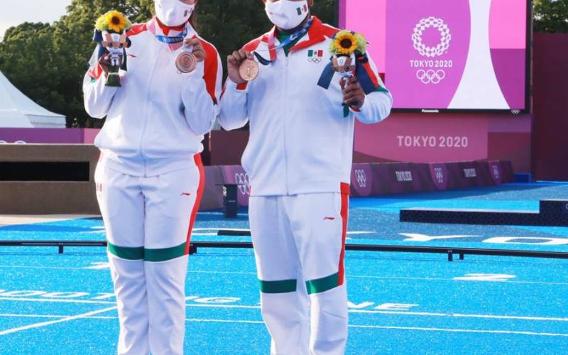 Alejandra Valencia y Luis Álvarez se cuelgan la medalla de bronce