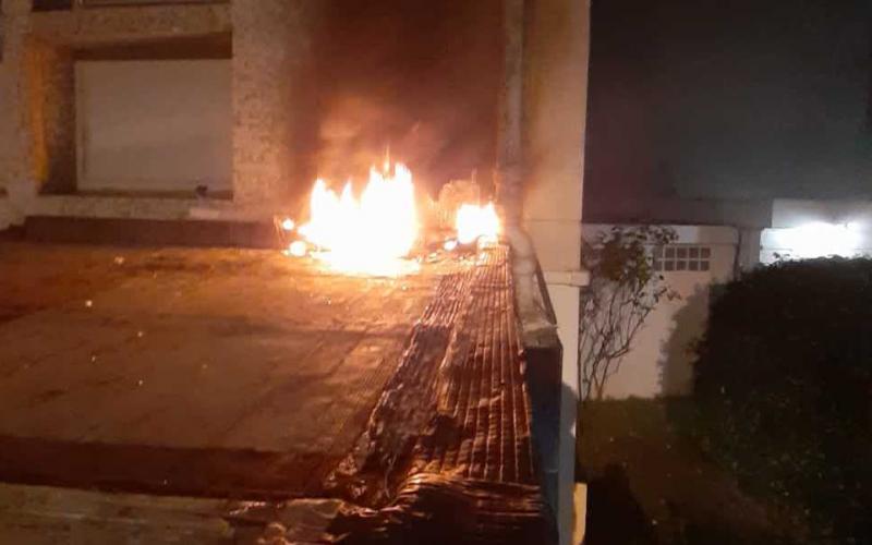 Lanzan bombas incendiarias contra embajada de Cuba en Francia