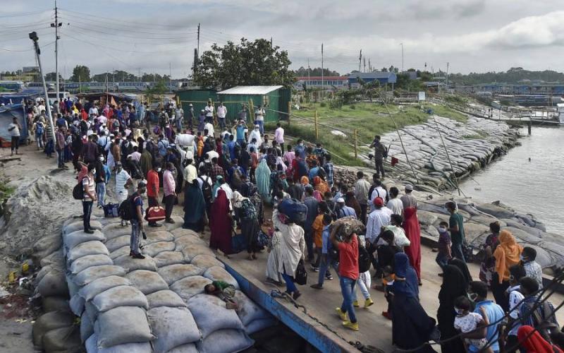 Inundaciones dejan 21 muertos y 300 mil personas desamparadas en Bangladesh