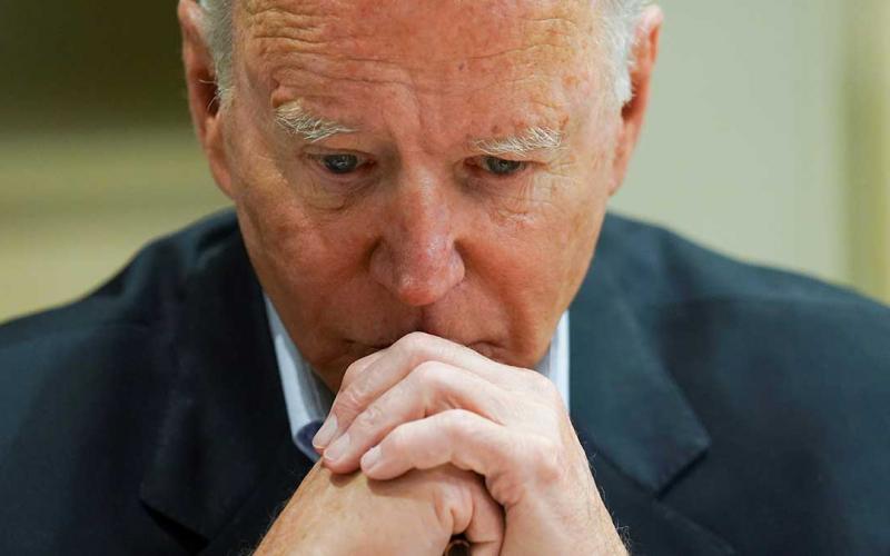 Biden brinda consuelo a familiares de edificio caído en Miami
