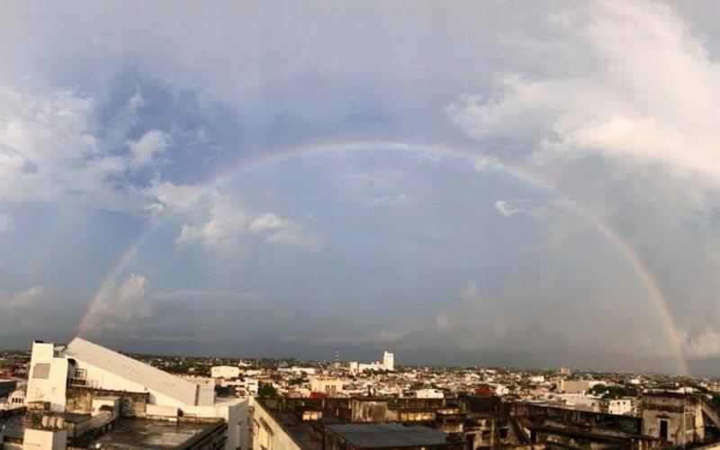 Tras la lluvia en Veracruz, sorprende brillante arcoíris