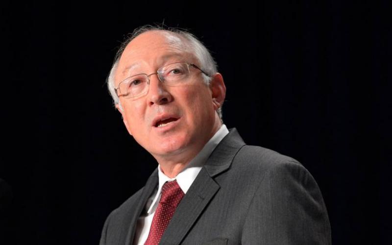 Senado de EEUU confirma a Ken Salazar como embajador en Méxic