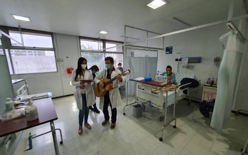 Con canciones de Agustín Lara en el Hospital Juárez de México celebran a los adultos mayores