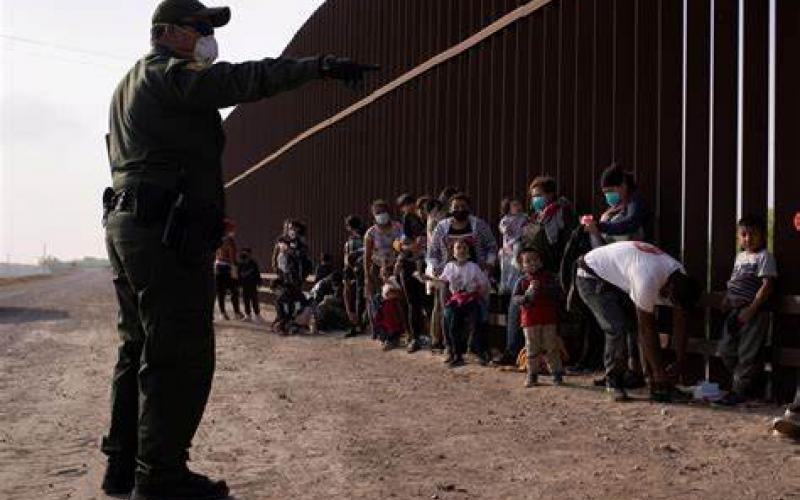 EU amplía restricciones en frontera con México