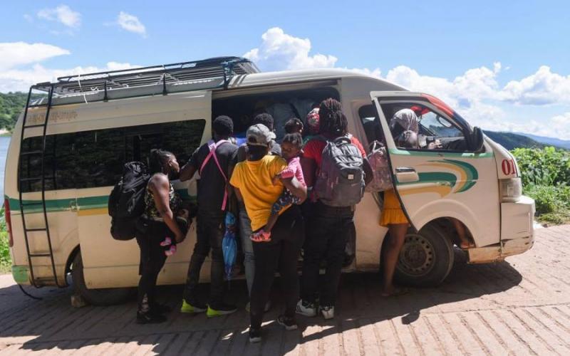 Rescatan a 42 migrantes encerrados en casa de Los Reyes La Paz