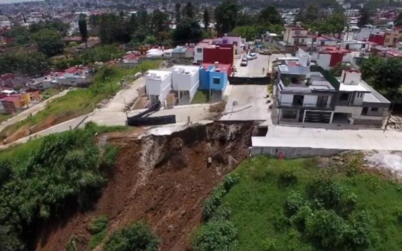 Harán obras para evitar que deslave crezca y dañe viviendas, en Xalapa