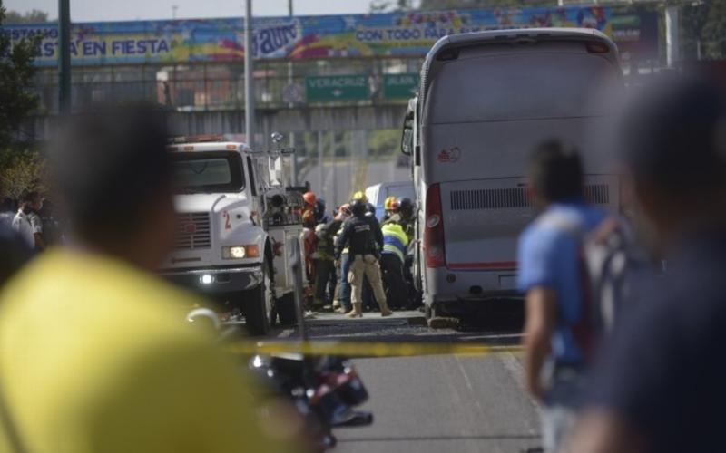 Tres los muertos por choque múltiple de autobús en Xalapa