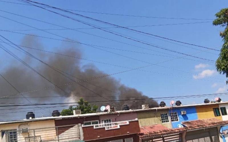 Incendio en colonia de Veracruz causa alarma