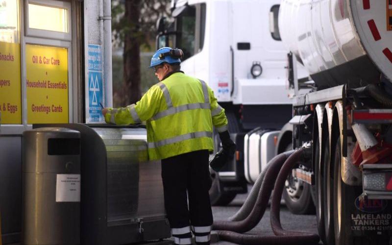 Militares británicos se preparan para repartir combustible en gasolineras