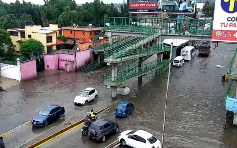 Lluvias inundan colonias de Ecatepec y dejaron un muerto