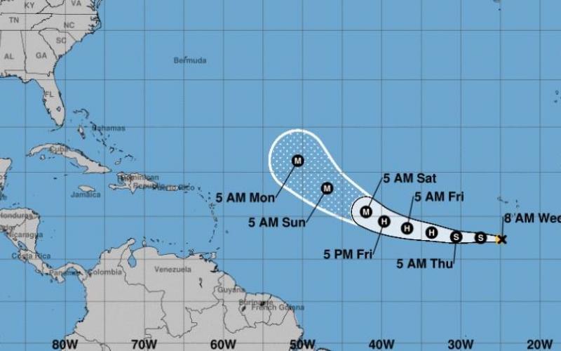 Huracán “Larry” se intensifica en costas de EEUU