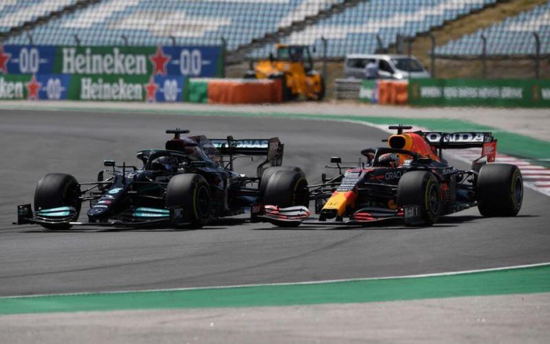 Mercedes manda en prácticas de Rusia; ‘Checo’, once