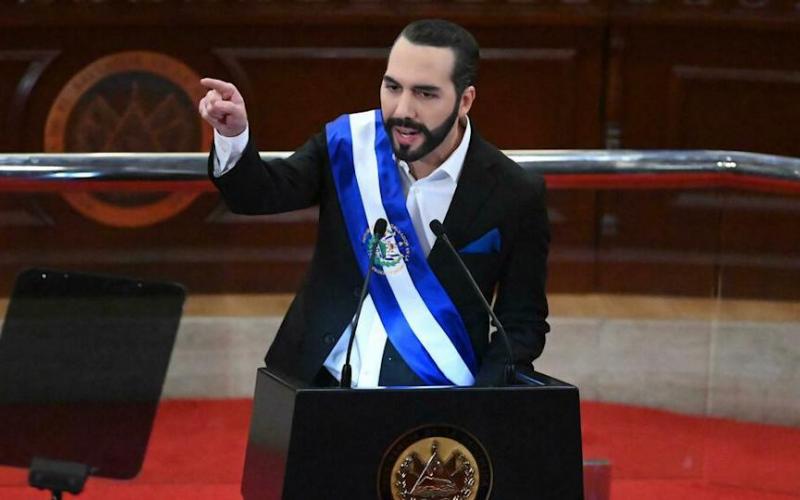 Corte suprema de El Salvador avala reelección presidencial