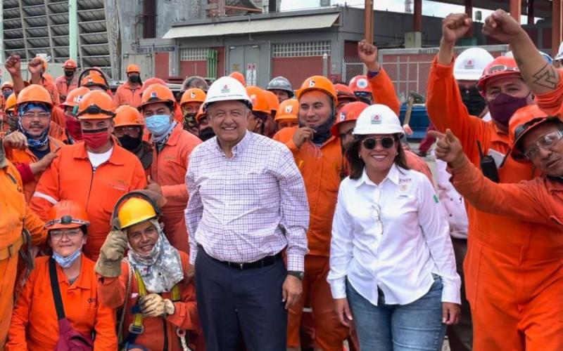 Insiste AMLO en autosuficiencia de gasolinas para 2024