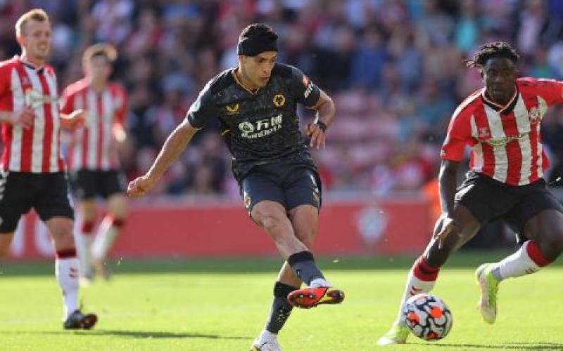 Raúl Jiménez se reencuentra con el gol en la Premier