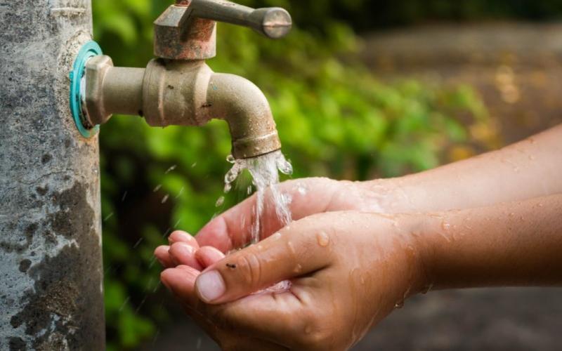 Arreglan fuga de agua a colonias de Veracruz y Boca de rio