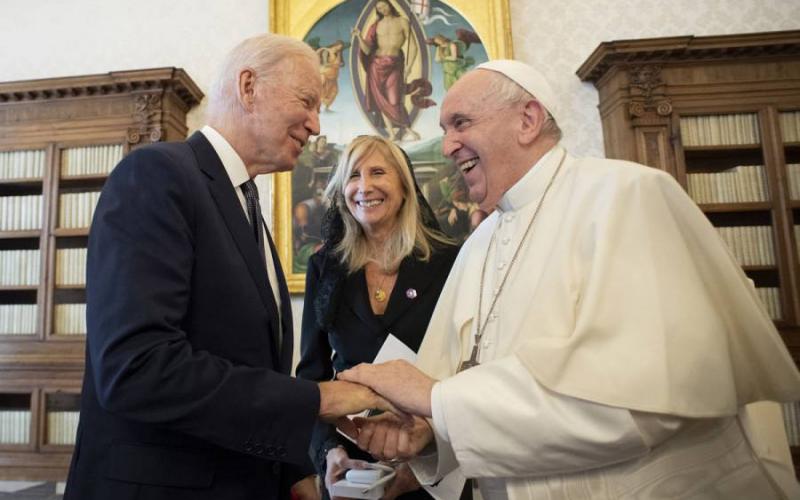 Joe Biden se reúne con el papa Francisco previo a cumbre del G20