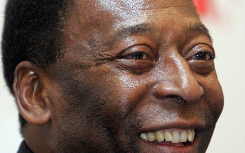 Pelé sale del hospital y sigue una "quimioterapia"