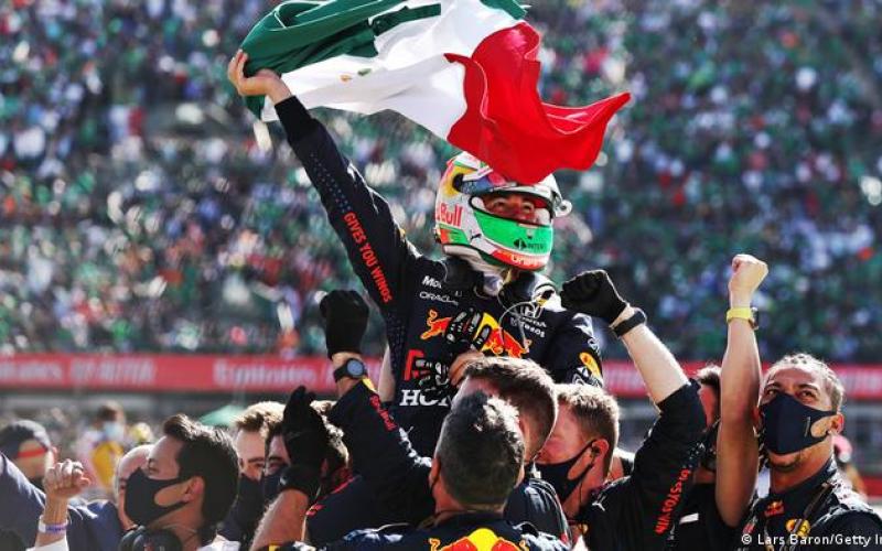 Gana Checo Pérez el tercer lugar del Gran Premio de México