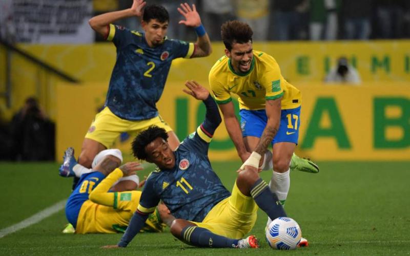 Colombia perdió con Brasil y se descolgó peligrosamente en la tabla