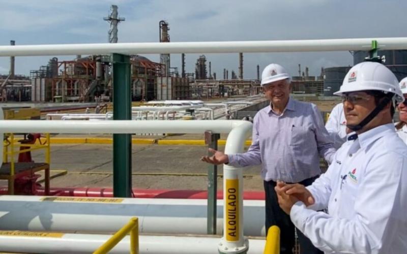 AMLO supervisa rehabilitación de refinería de Salina Cruz, Oaxaca