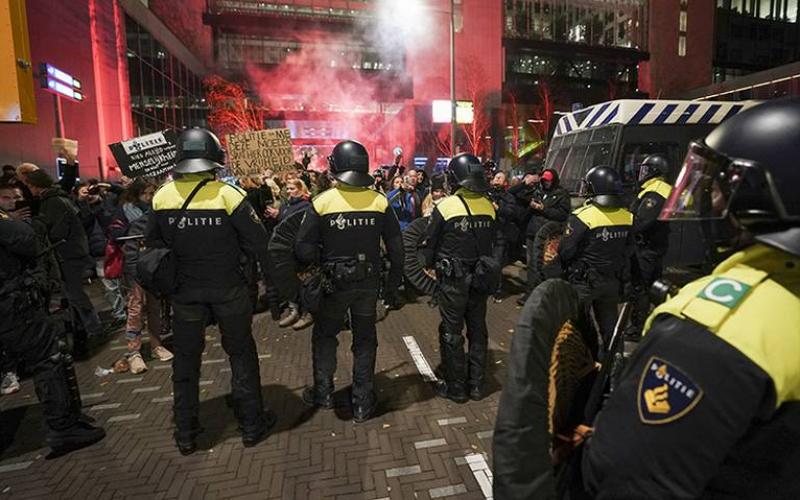 Protesta por medidas anticovid provoca tiroteo en Holanda