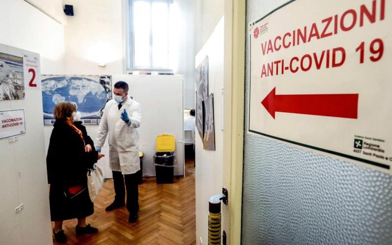 Italia refuerza uso del certificado sanitario y endurece restricciones a no vacunados