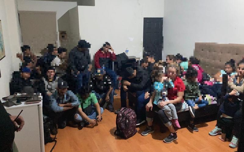 Rescatan a 195 migrantes hacinados en un hotel de Nuevo León