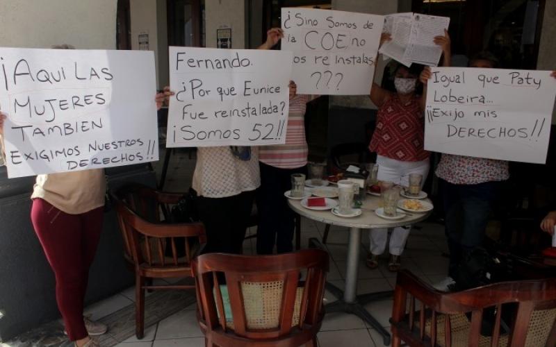 Piden empleados reinstalación en Ayuntamiento de Veracruz