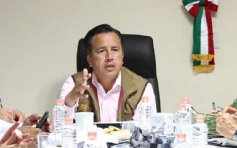Gobernador sufre leve accidente vial, en Poza Rica