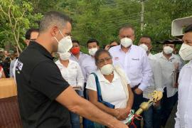 Murat realiza cuarto recorrido en comunidades afectadas por sismo