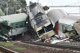 Choque de trenes en República Checa deja un muerto y 35 heridos