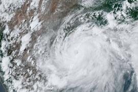 Huracán "Hanna" toca tierra en Texas; afectará al norte de México