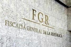 Personal de intendencia protesta por falta de pago de la FGR Veracruz