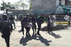 Arremeten contra policías que traspasaron un pueblo de Veracruz tras una persecución