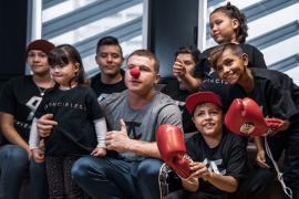 El boxeador Mexicano Saúl "Canelo" Álvarez mostró el apoyo a niños con cancer