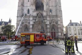 Bajo investigación el incendio intencionado en la catedral Nantes Francia