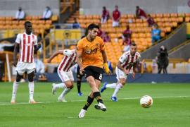 Video: Raúl Jiménez le da la victoria al Wolverhampton en Europa League