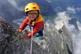 Niño de 3 años escala la montaña Piz Badile de 3.308 metros de altura