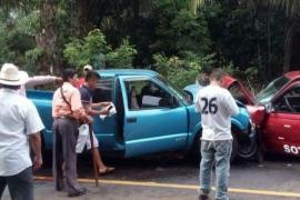  Un choque entre un mixto rural y camioneta particular deja cinco lesionados en Acayucan