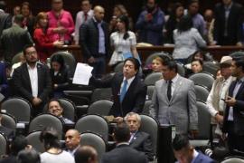 Encuesta abierta para renovar dirigencia de Morena, piden 143 diputados federales 