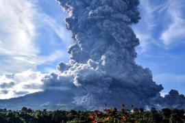 Video: Erupción de monte Sinabung lanza ceniza de más de 4 km