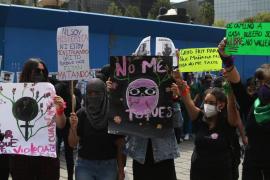 Movilización de mujeres feministas fue cercada en Paseo de la Reforma CDMX