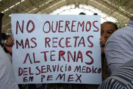 Manifestación en el Hospital de Pemex Poza Rica debido a la falta de medicamentos