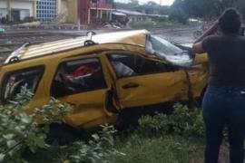  Comerciantes se trasladaban en su carro y son arrollados brutalmente por tren de carga Ferrosur