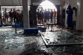 Al menos 17 fallecidos por explosión en mezquita de Bangladesh