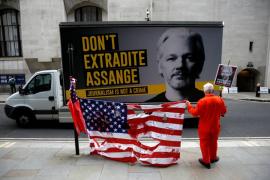 Assange oye voces y tiene Impulsos suicidas: psiquiatra